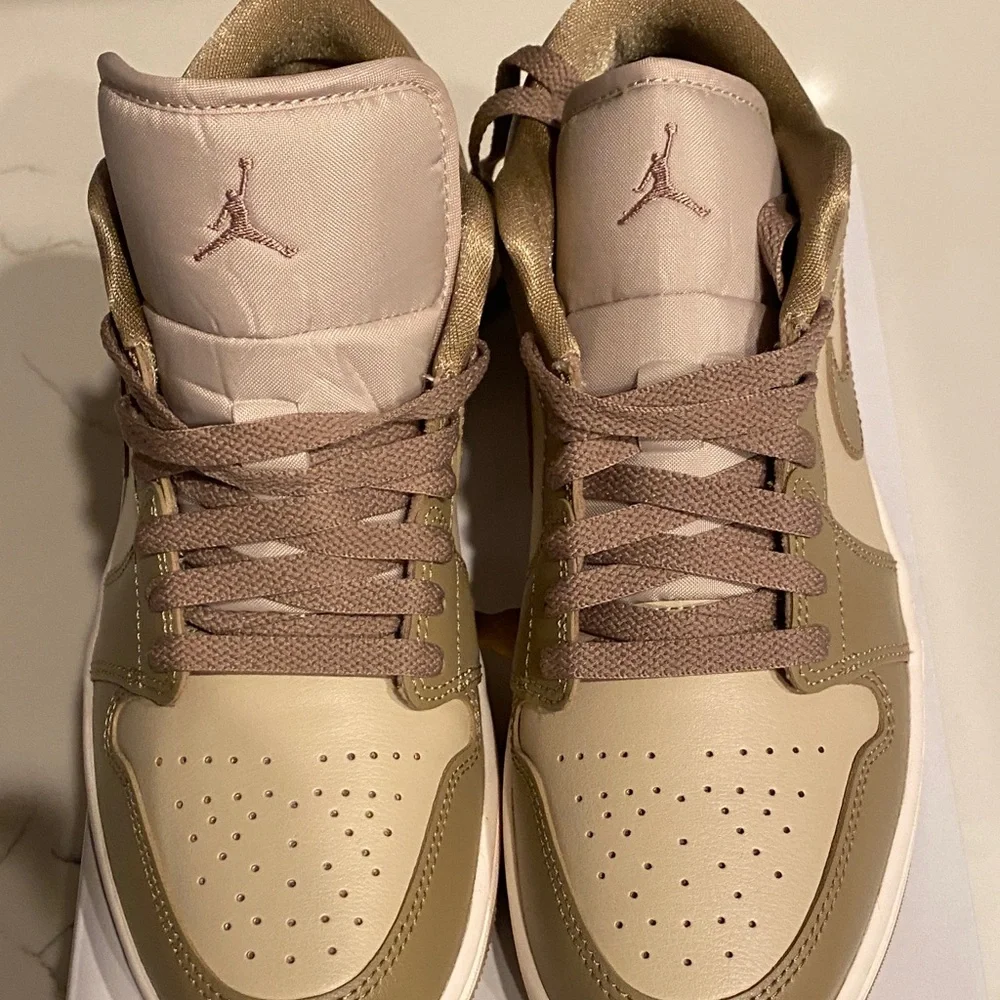Jordan Women Beige and Cream Sneakers - Picture 8 of 8